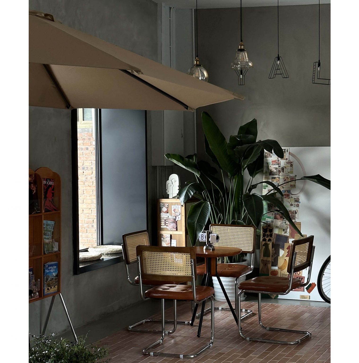 15咖啡区东北角 Dining area at the bay window on the north side©猫易十四