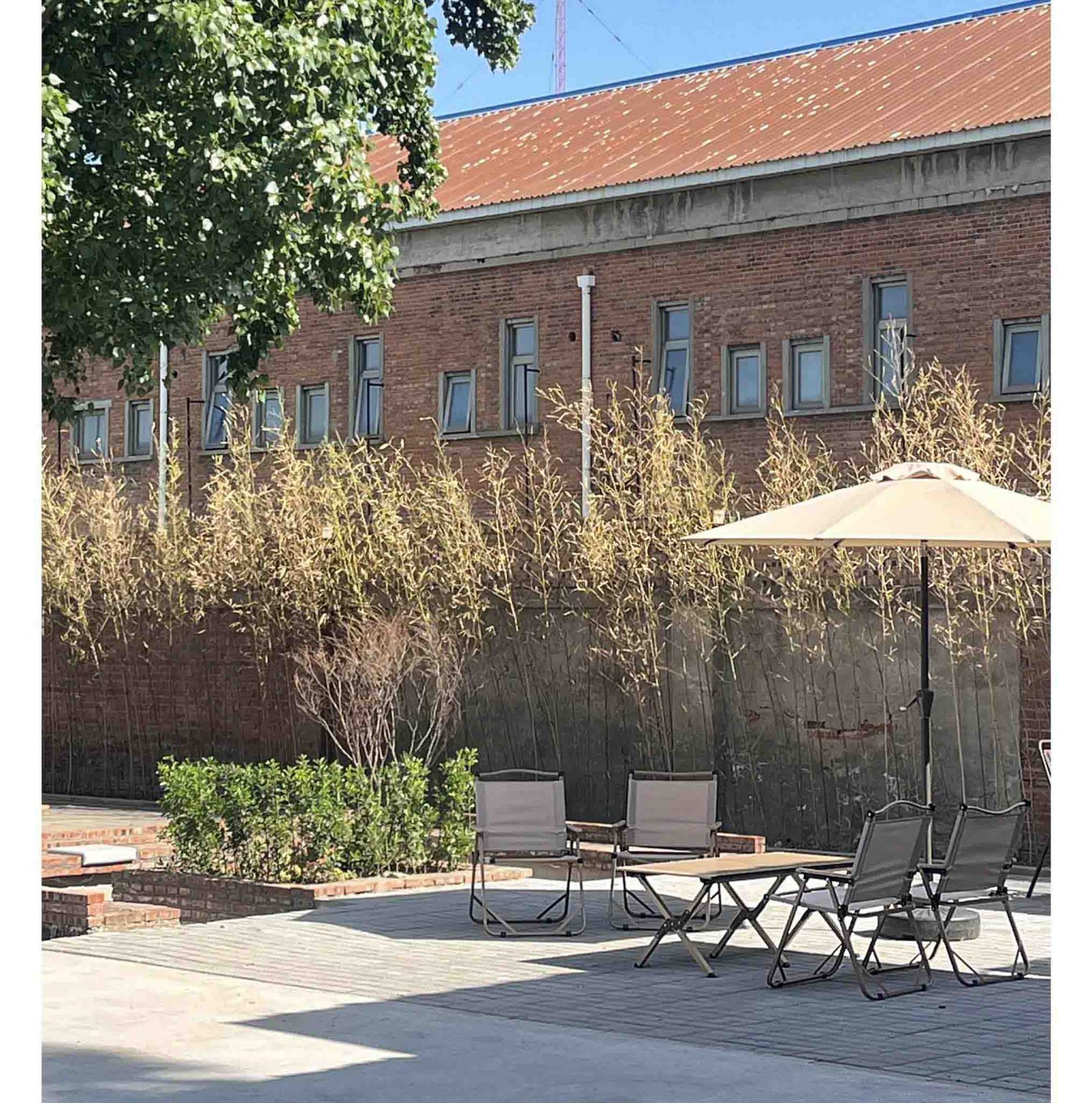 22南侧室外就餐区 Outdoor dining area on the south side©YalezR Coffee